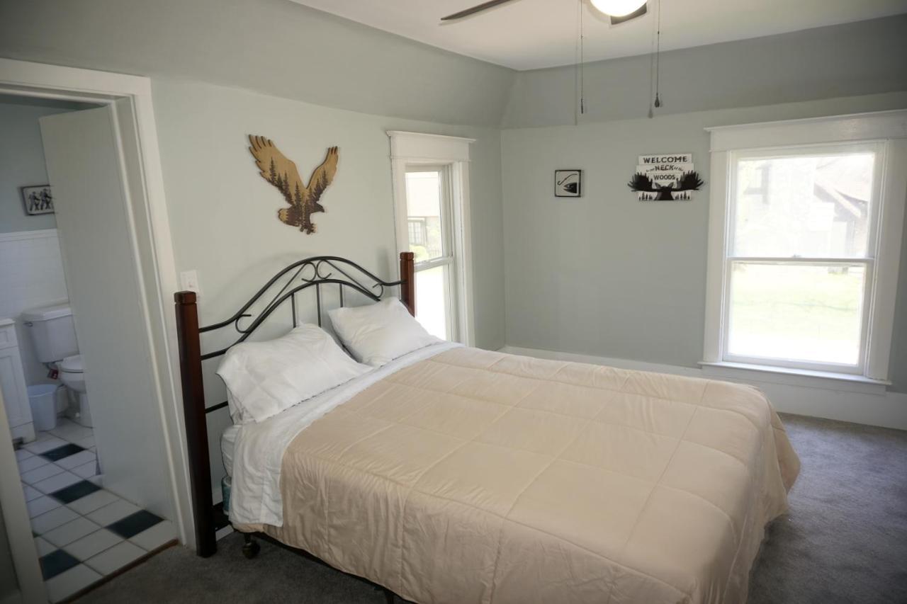 Charlevoix House - The Northside Bed & Breakfast Bagian luar foto