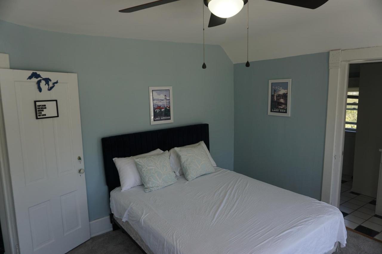 Charlevoix House - The Northside Bed & Breakfast Bagian luar foto