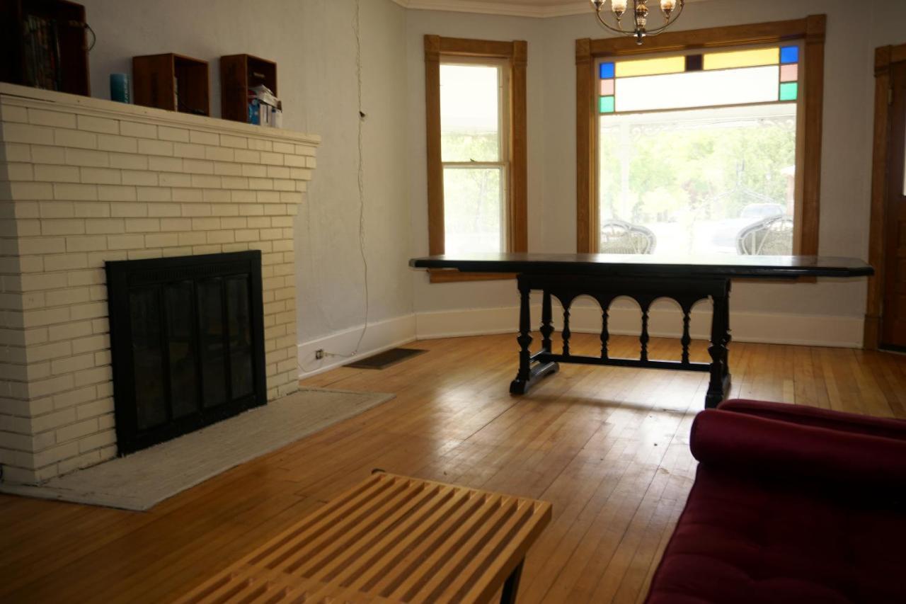 Charlevoix House - The Northside Bed & Breakfast Bagian luar foto