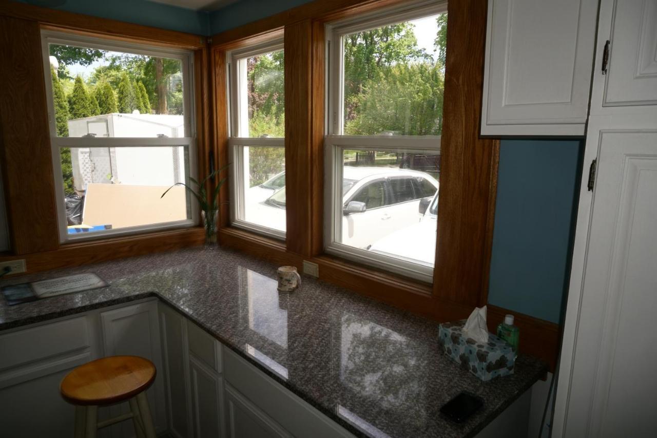 Charlevoix House - The Northside Bed & Breakfast Bagian luar foto
