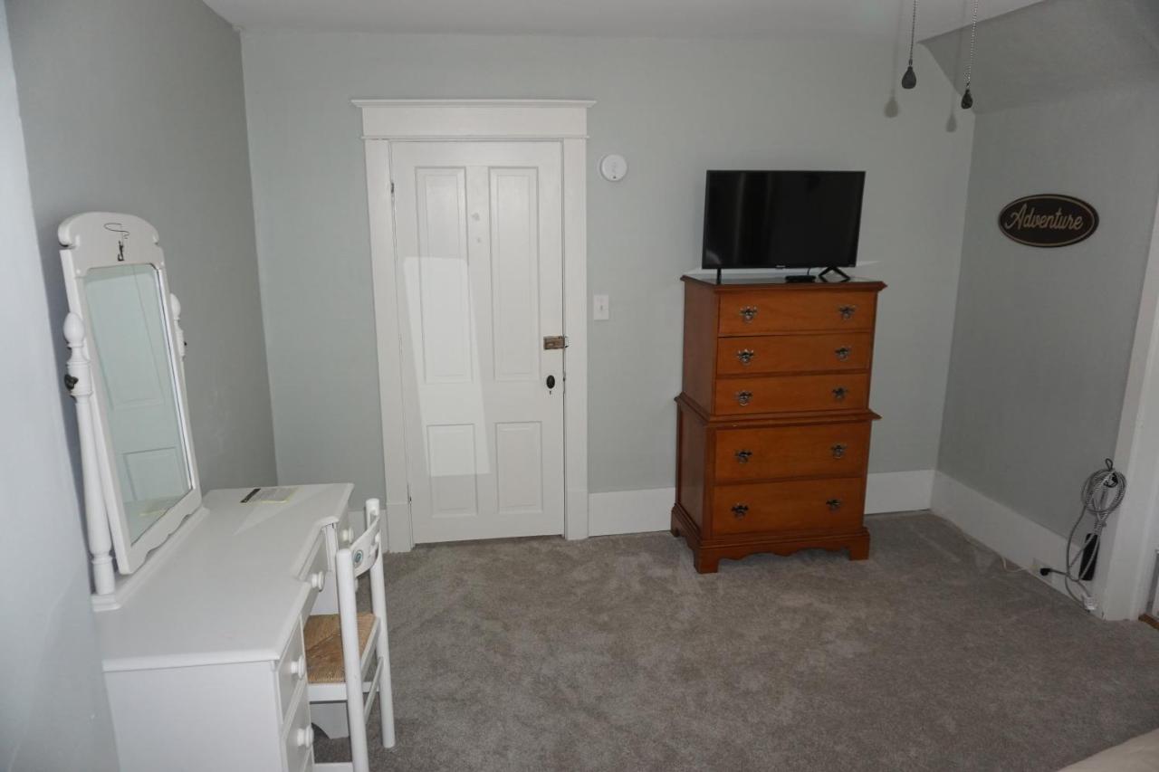 Charlevoix House - The Northside Bed & Breakfast Bagian luar foto
