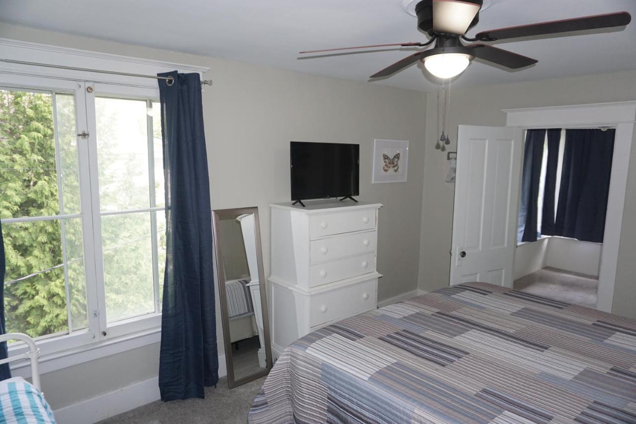 Charlevoix House - The Northside Bed & Breakfast Bagian luar foto