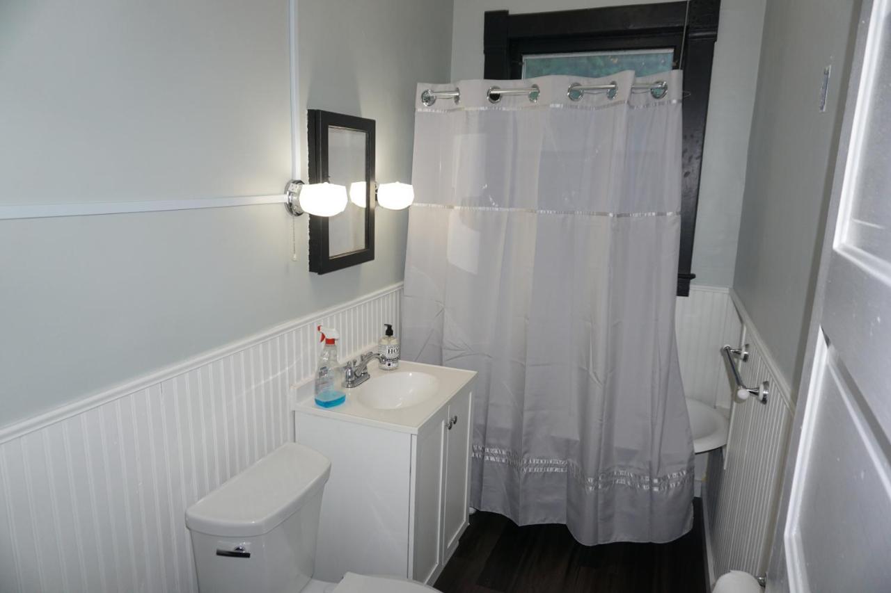 Charlevoix House - The Northside Bed & Breakfast Bagian luar foto