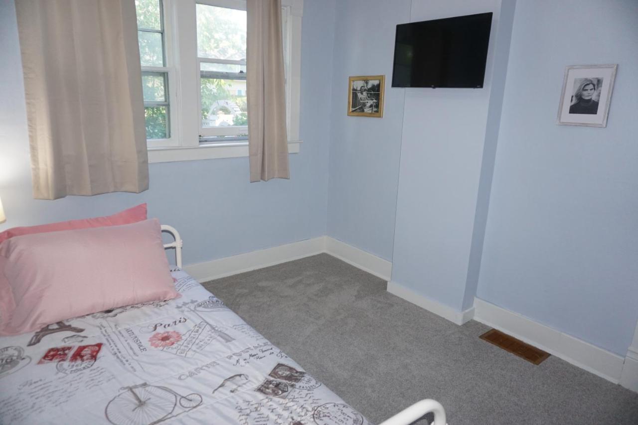 Charlevoix House - The Northside Bed & Breakfast Bagian luar foto