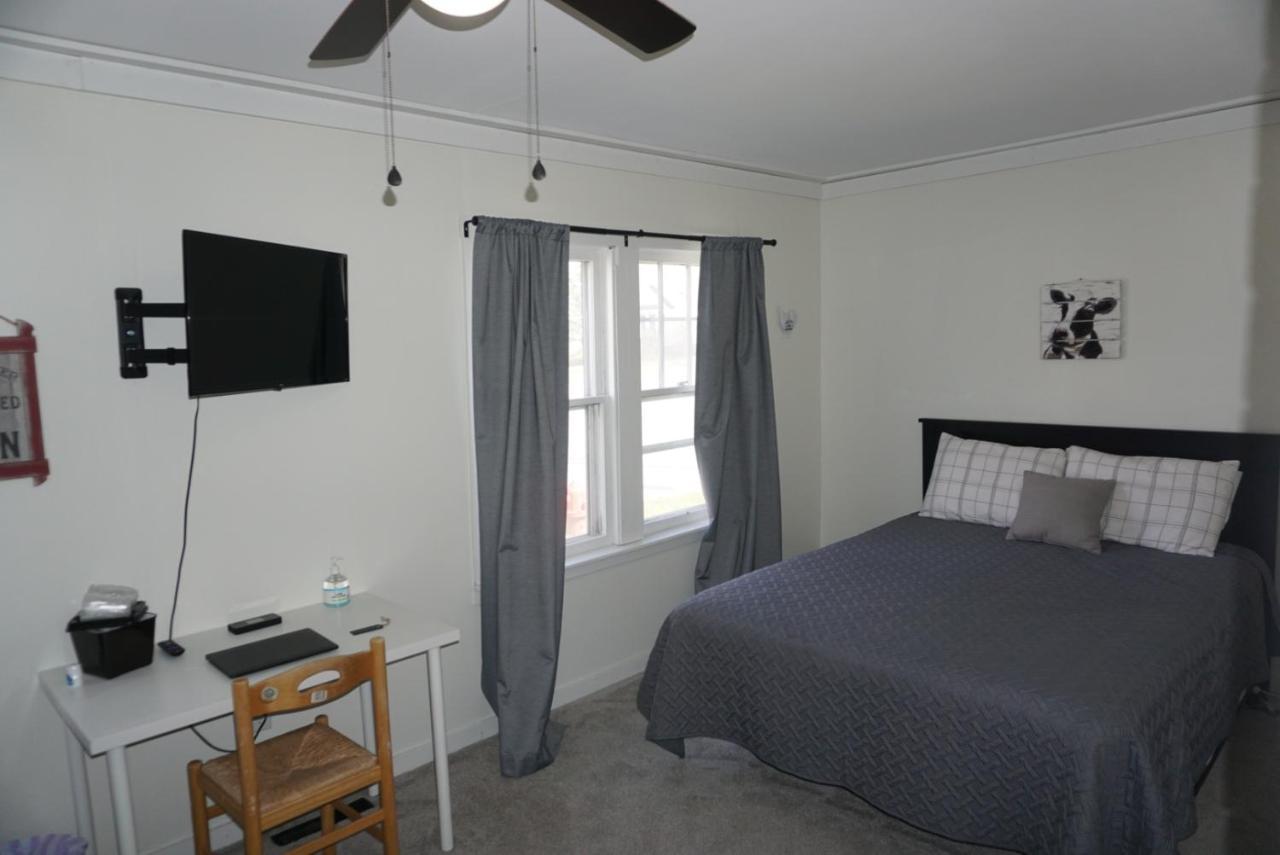 Charlevoix House - The Northside Bed & Breakfast Bagian luar foto