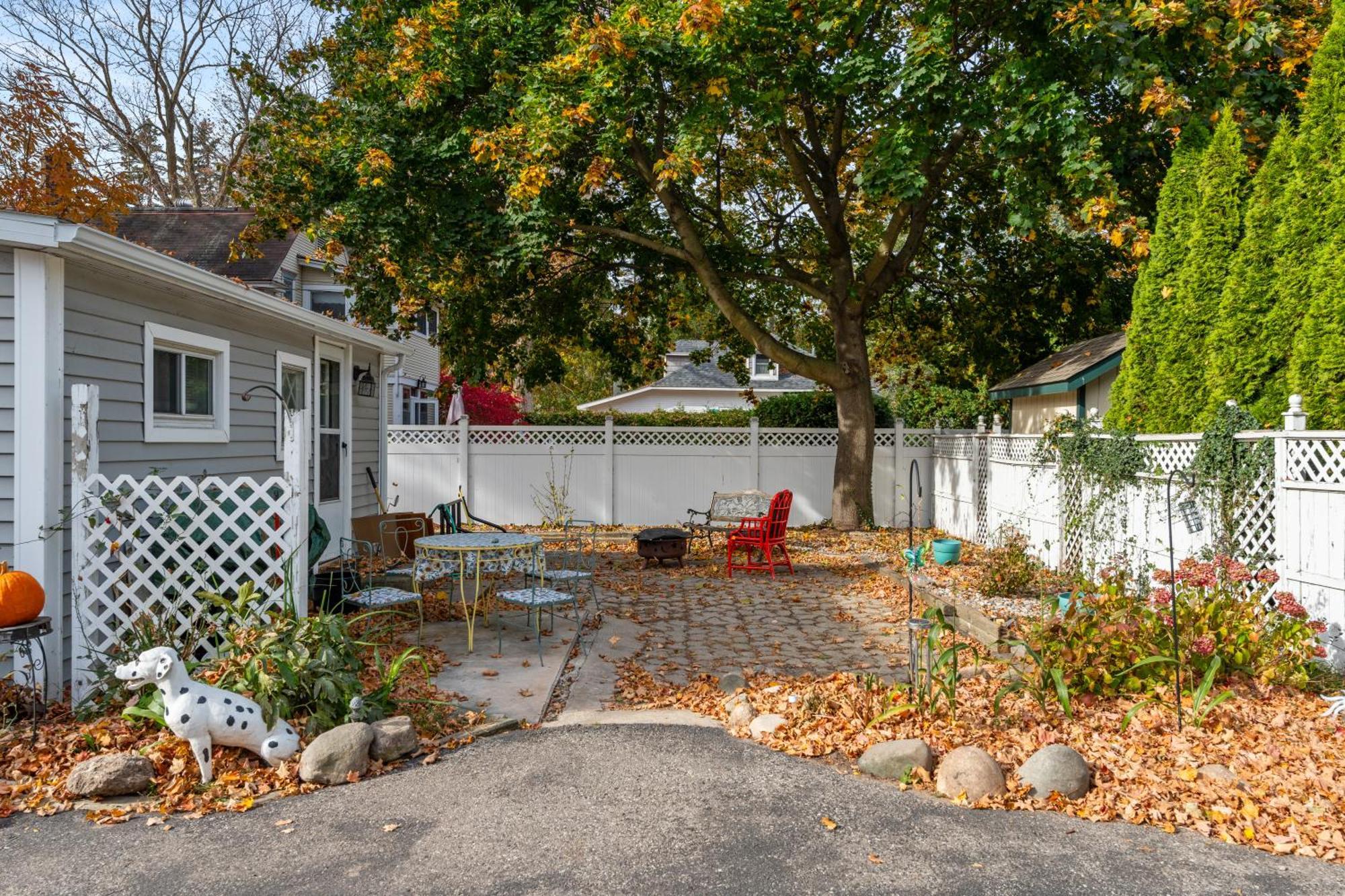 Charlevoix House - The Northside Bed & Breakfast Bagian luar foto