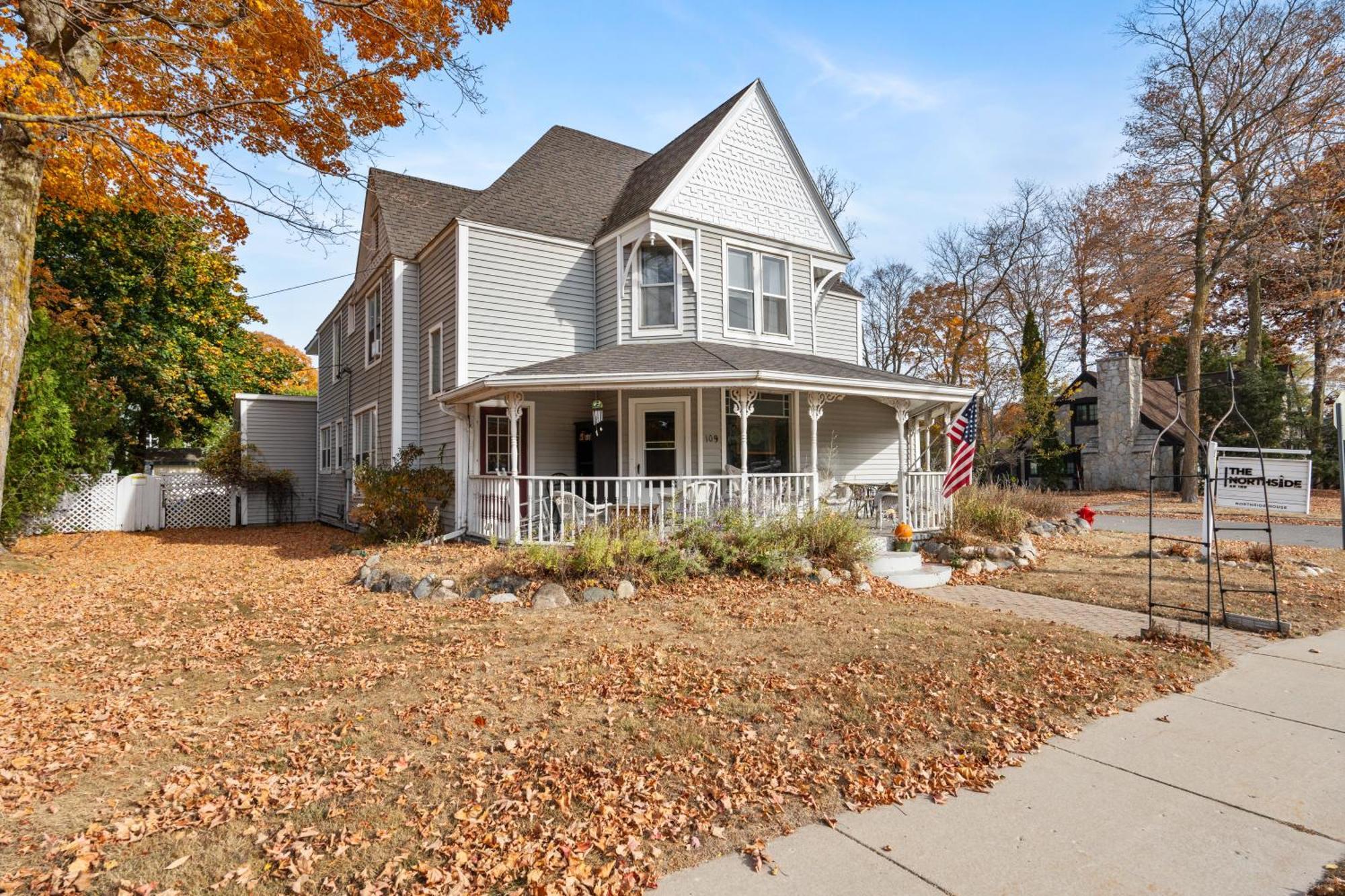Charlevoix House - The Northside Bed & Breakfast Bagian luar foto
