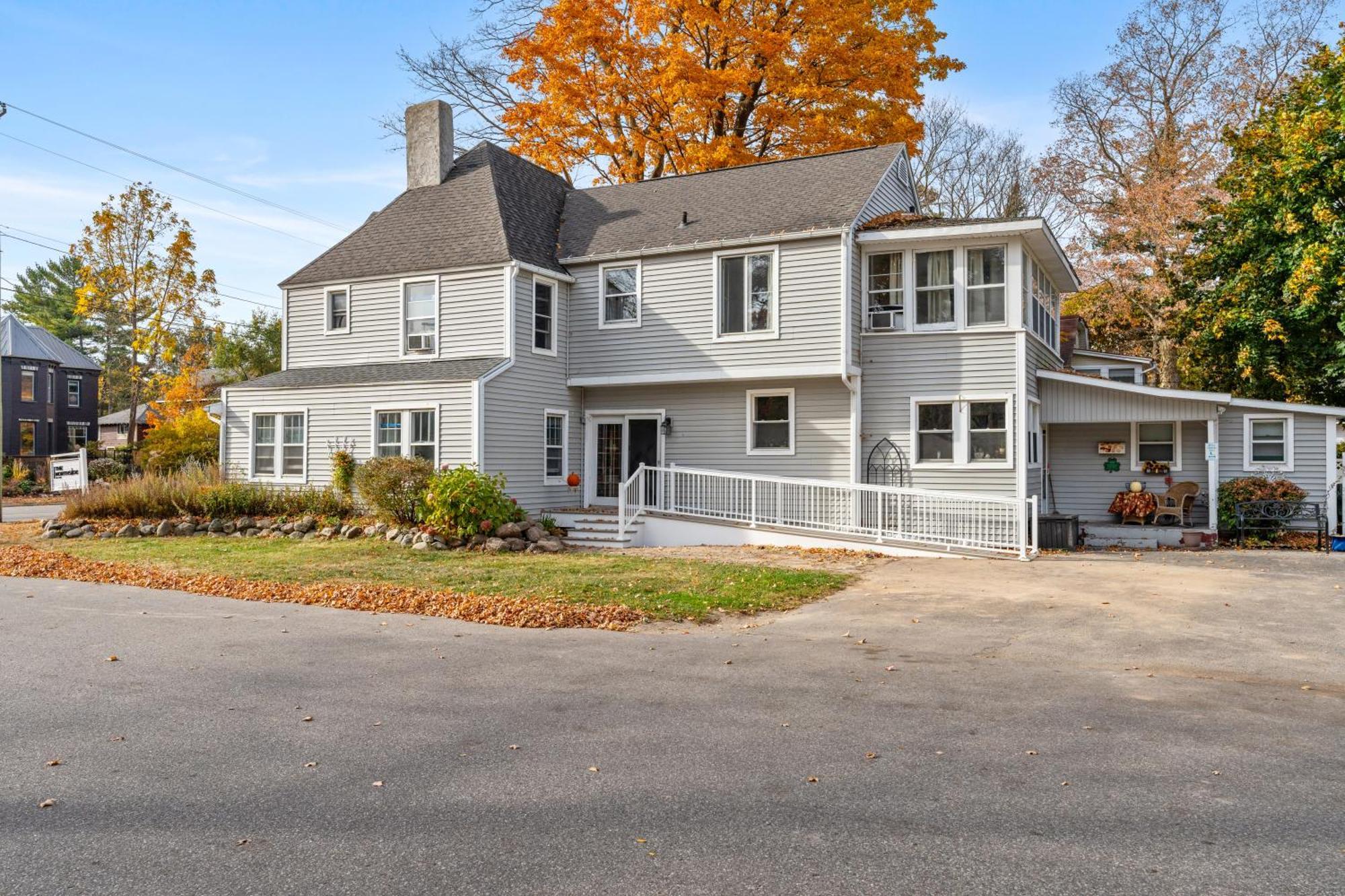 Charlevoix House - The Northside Bed & Breakfast Bagian luar foto